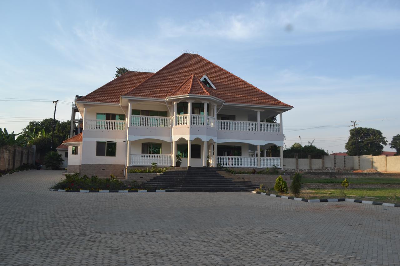 Victoria Royal Hotel Entebbe Exterior photo