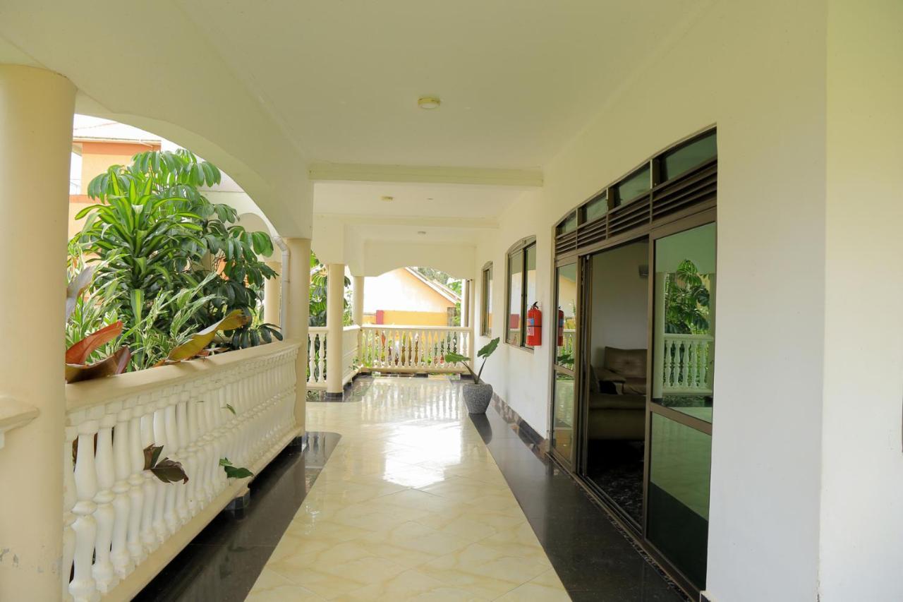 Victoria Royal Hotel Entebbe Exterior photo